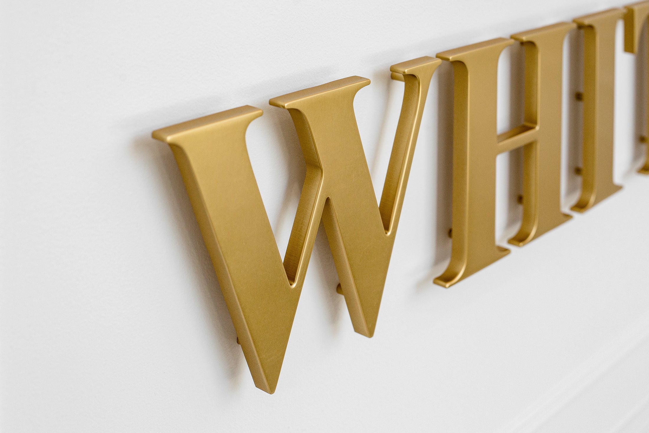 Les Nettoyeurs White's branding